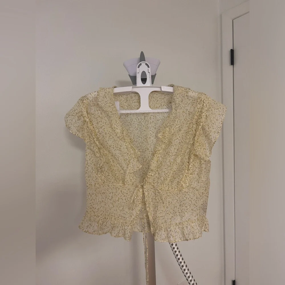 HM ruffle-trimmed blouse - Picture 5 of 5